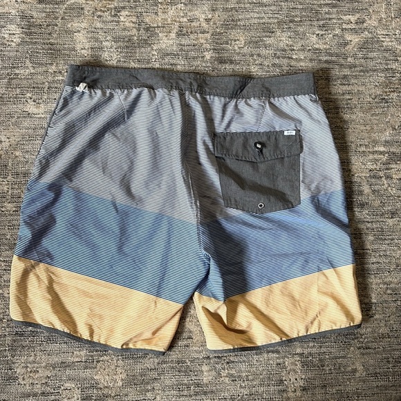 Vuori Men's Blue, gray and yellow  Swim Board Shorts - size 36 - Picture 5 of 6